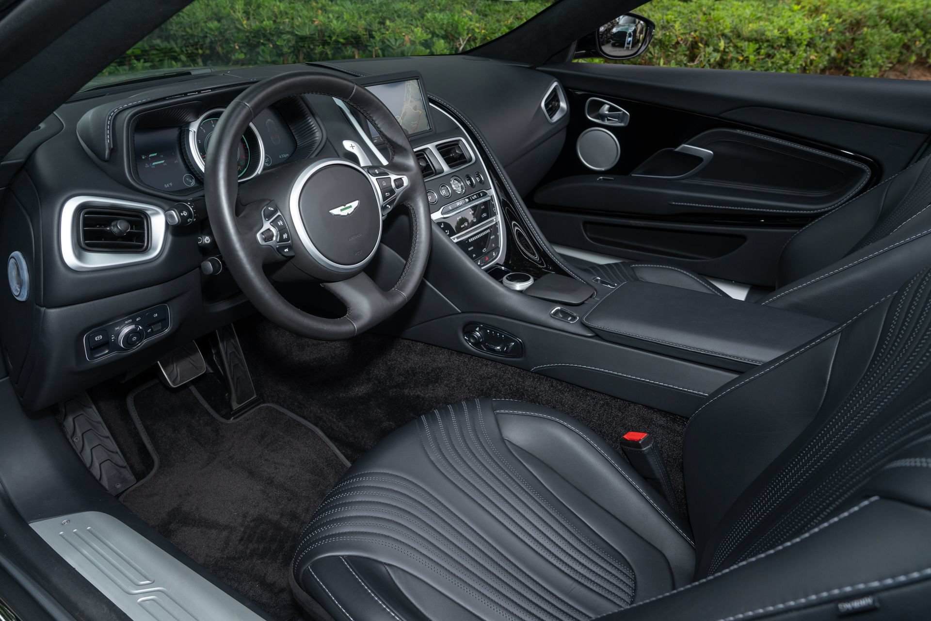 Used 2022 Aston Martin DB11 Volante RWD image 16