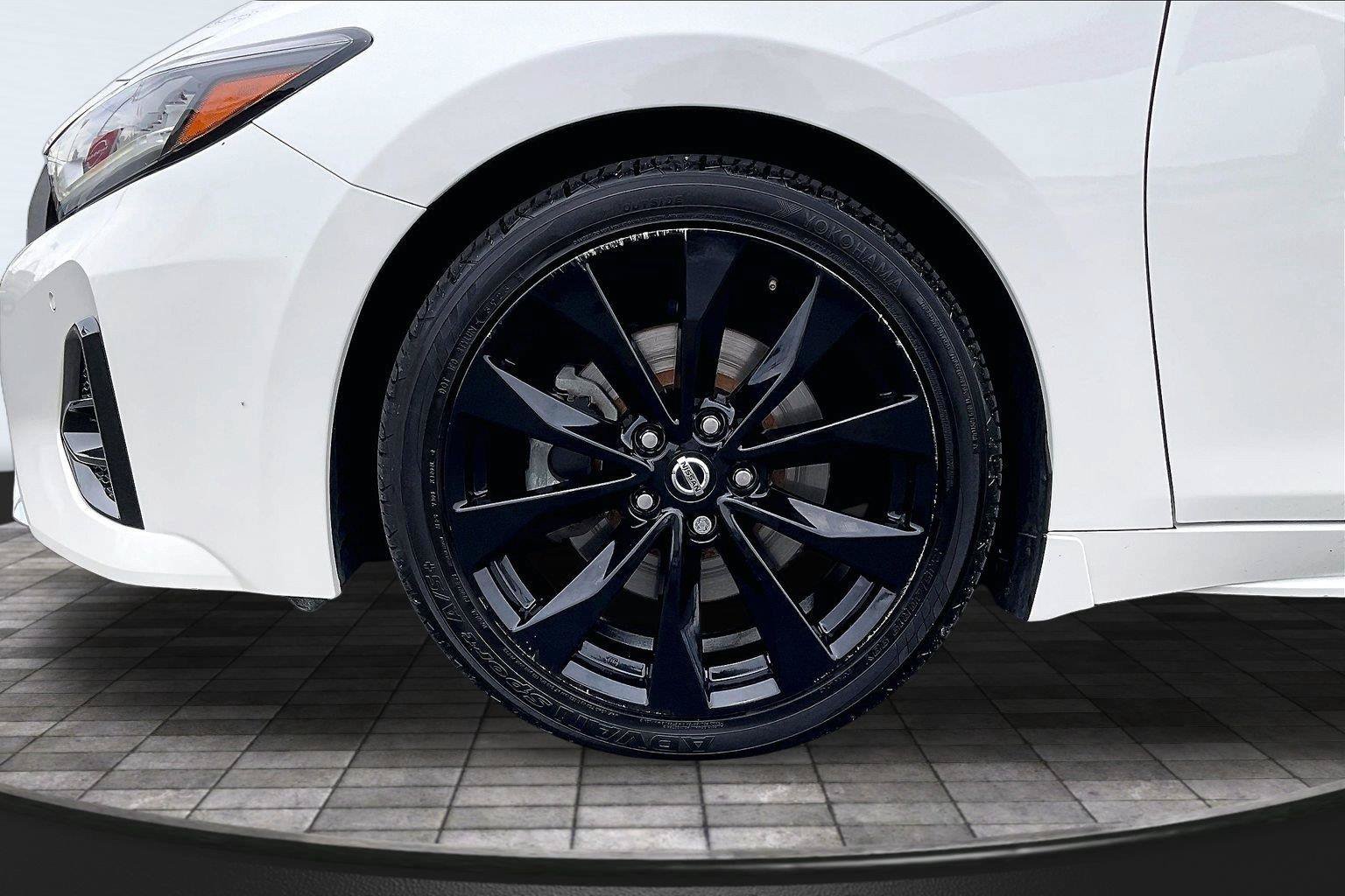 Certified 2020 Nissan Maxima SR w/ Sport Mat Group FWD image 10
