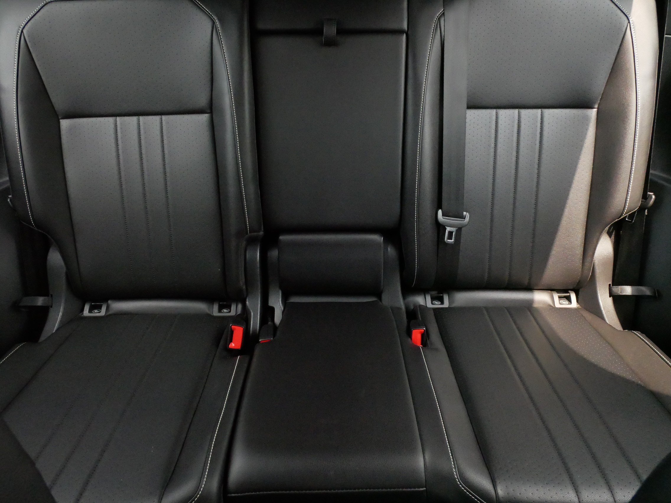 Certified 2023 Volkswagen Tiguan SE R-Line AWD/4WD image 13