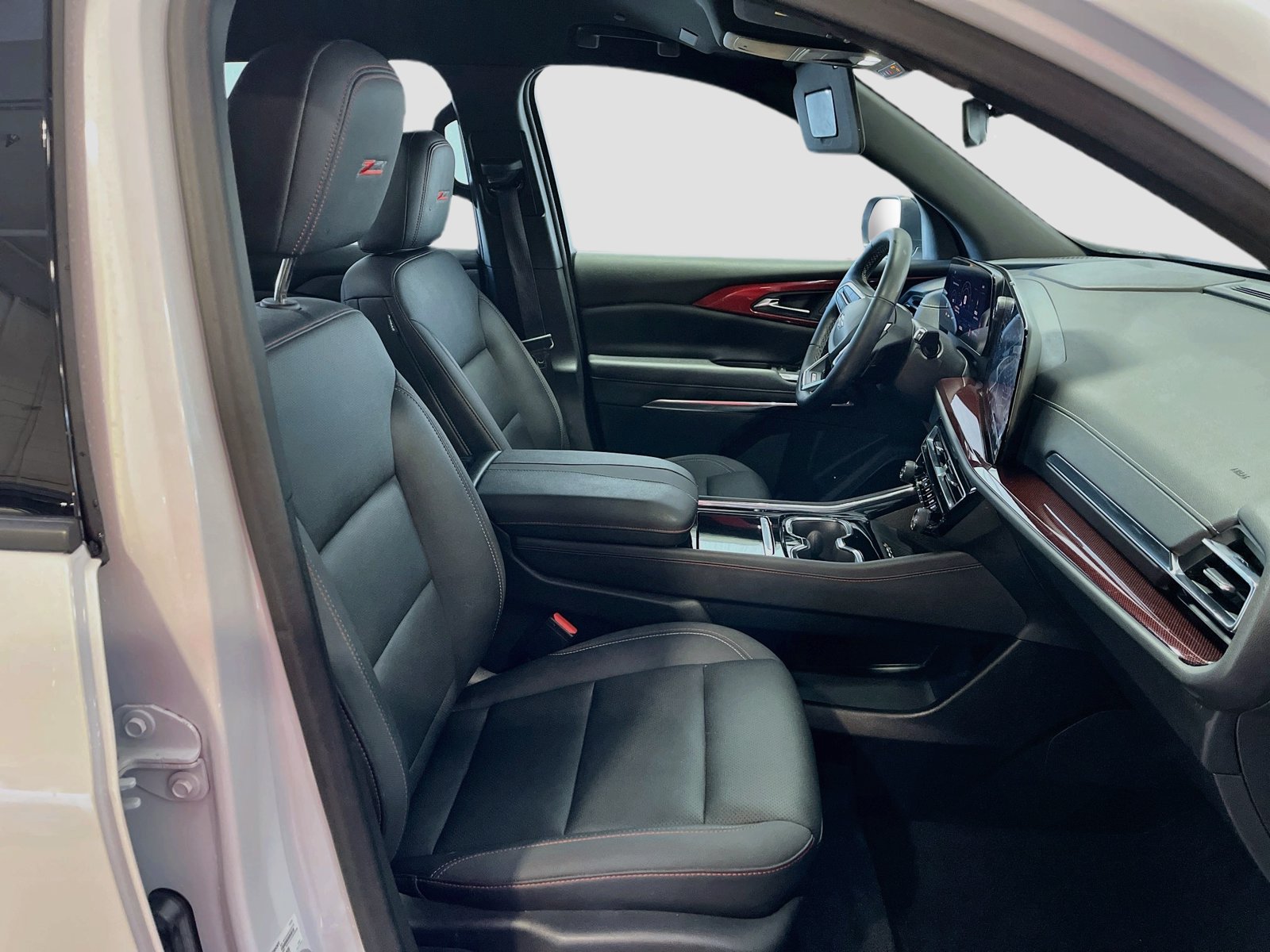 Used 2025 Chevrolet Traverse Z71 w/ LPO, Floor Liner Package AWD/4WD image 29