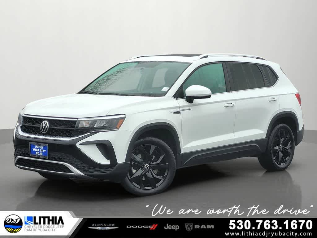 Used 2022 Volkswagen Taos SE w/ Panoramic Sunroof Package