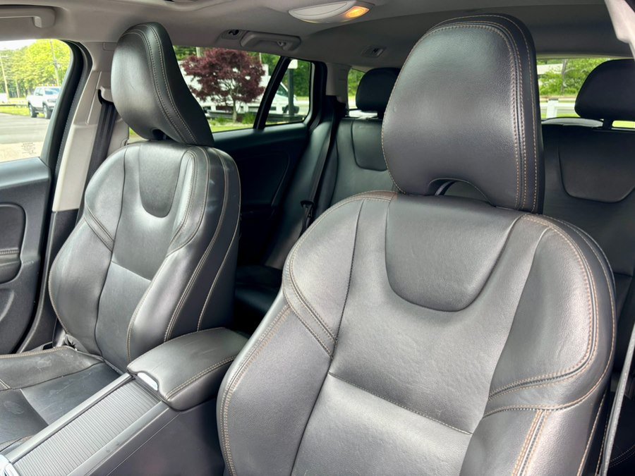 Used 2018 Volvo V60 T5 Cross Country w/ Convenience Package AWD/4WD image 16
