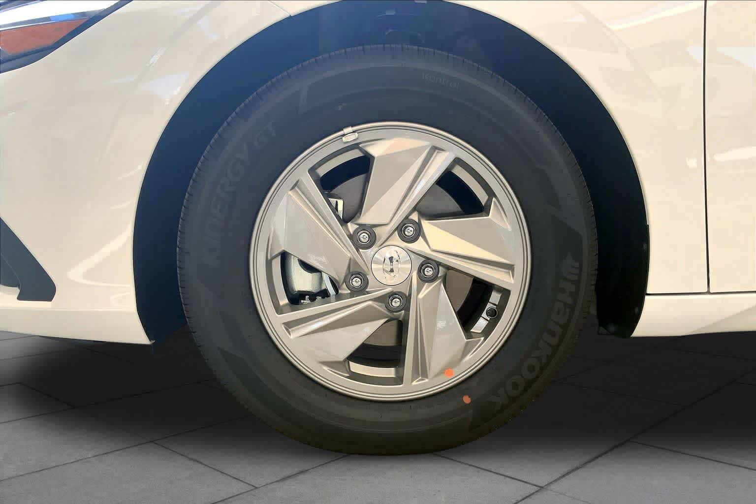 New 2026 Hyundai Elantra SE FWD image 11