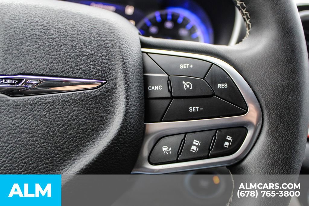 Used 2023 Chrysler Pacifica Touring-L image 29