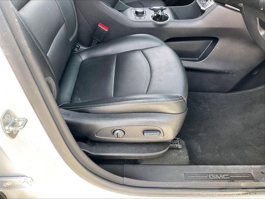 Used 2024 GMC Terrain SLT image 36