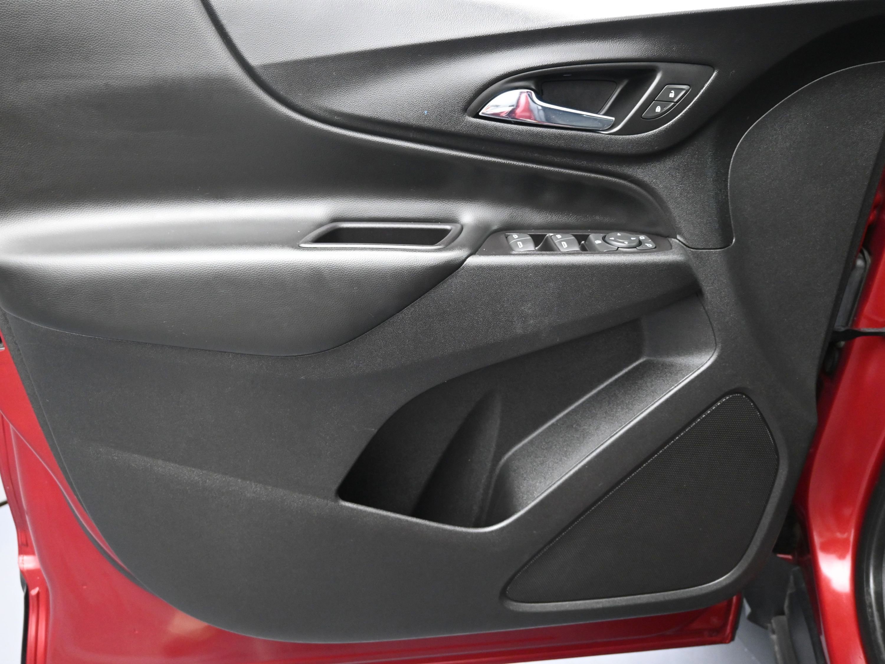 Used 2018 Chevrolet Equinox LT image 16