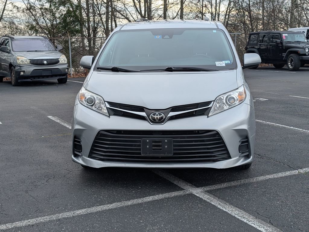 Used 2020 Toyota Sienna LE image 5