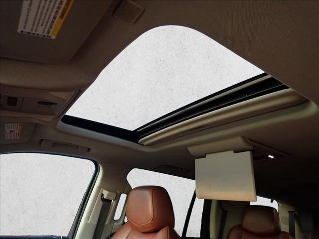 Used 2018 Cadillac Escalade Premium Luxury image 16