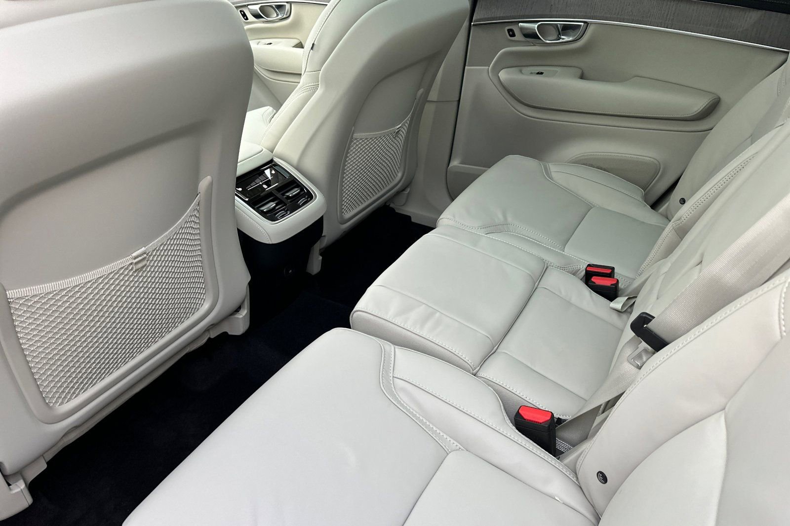 New 2026 Volvo XC90 B6 Ultra w/ Protection Package image 4