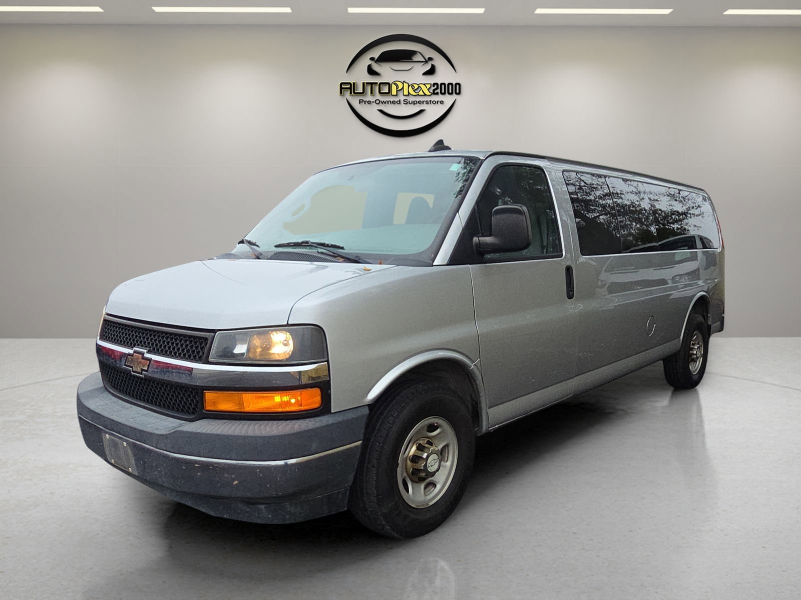 Used 2017 Chevrolet Express 3500 LT w/ LT Preferred Equipment Group image 3