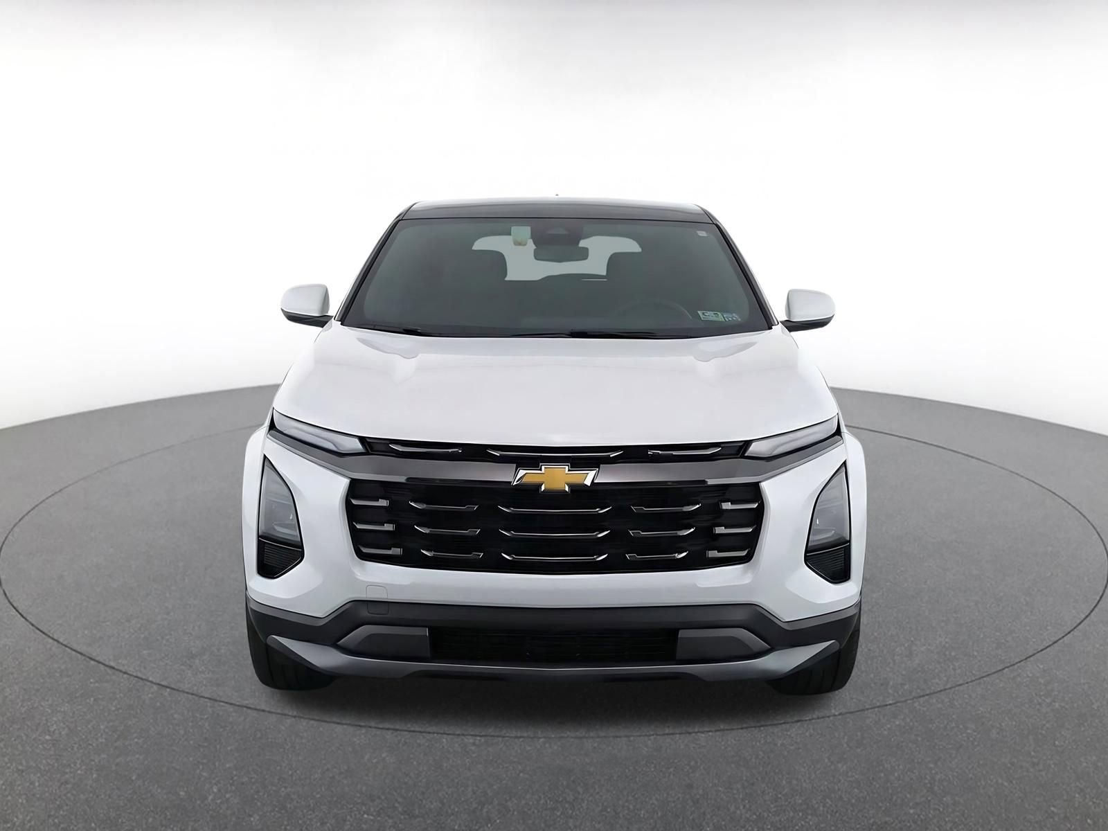 Used 2025 Chevrolet Equinox LT FWD image 2