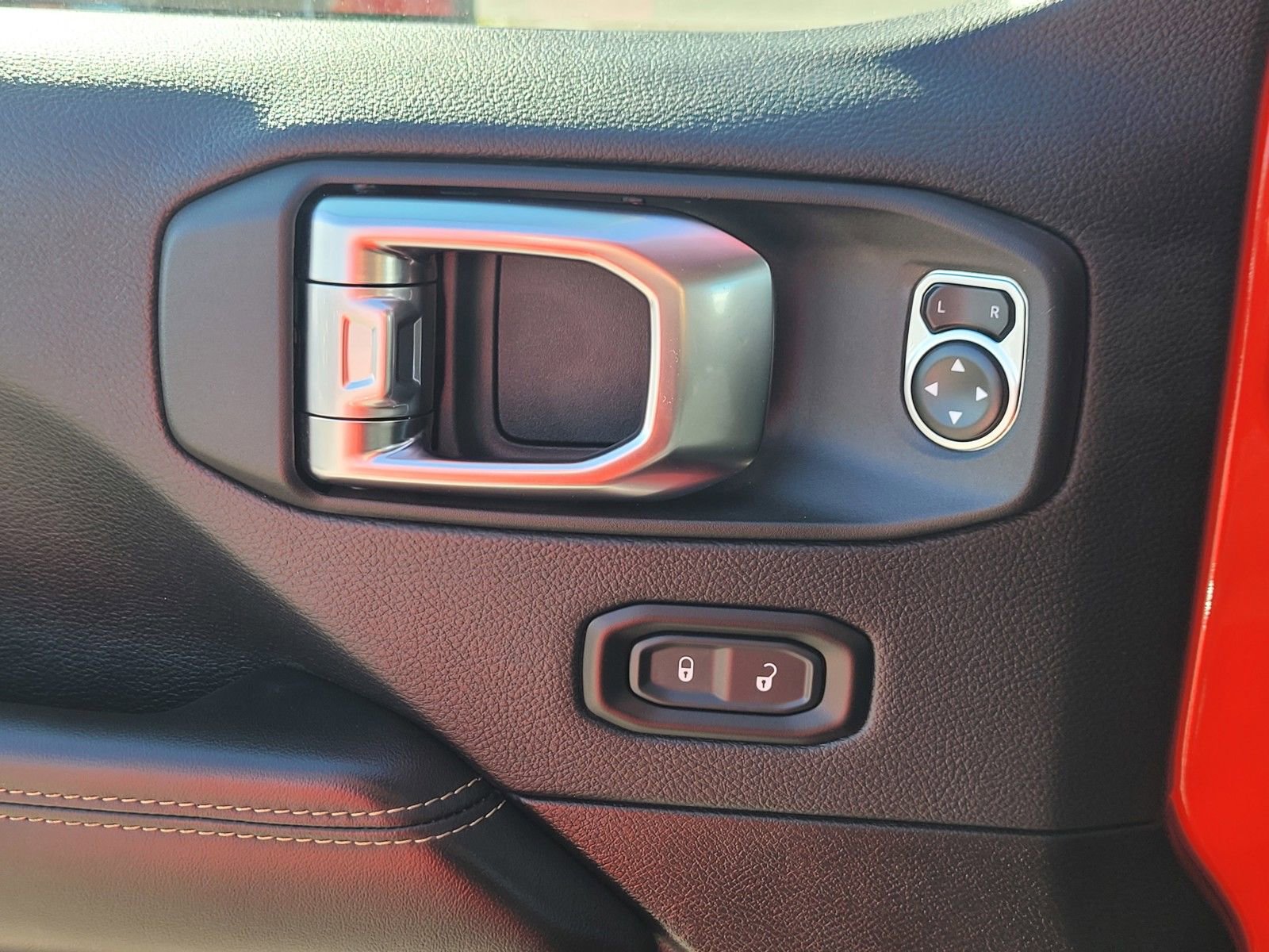 Used 2025 Jeep Wrangler Sahara 4xe image 30