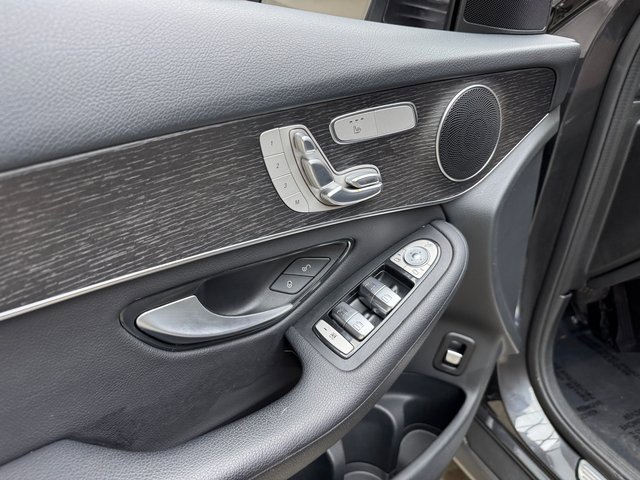 Used 2022 Mercedes-Benz GLC 300 4MATIC w/ Multimedia Package Lite image 11