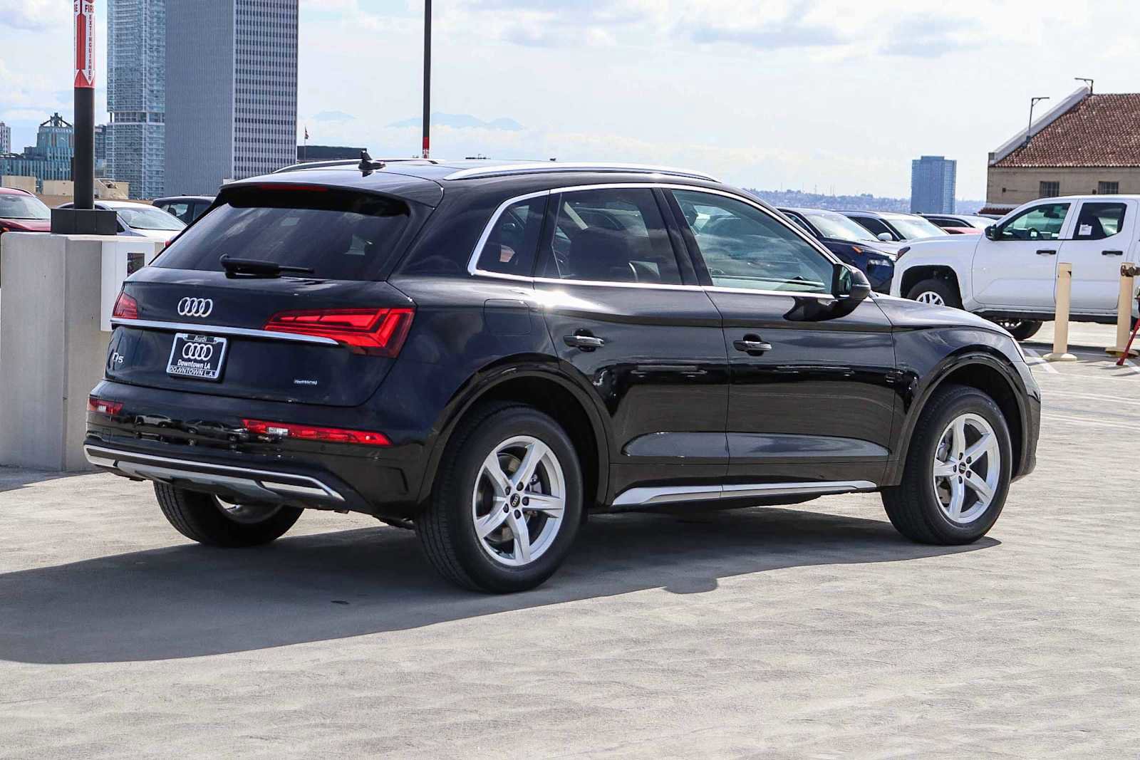 Used 2023 Audi Q5 2.0T Premium w/ Convenience Package AWD/4WD image 4