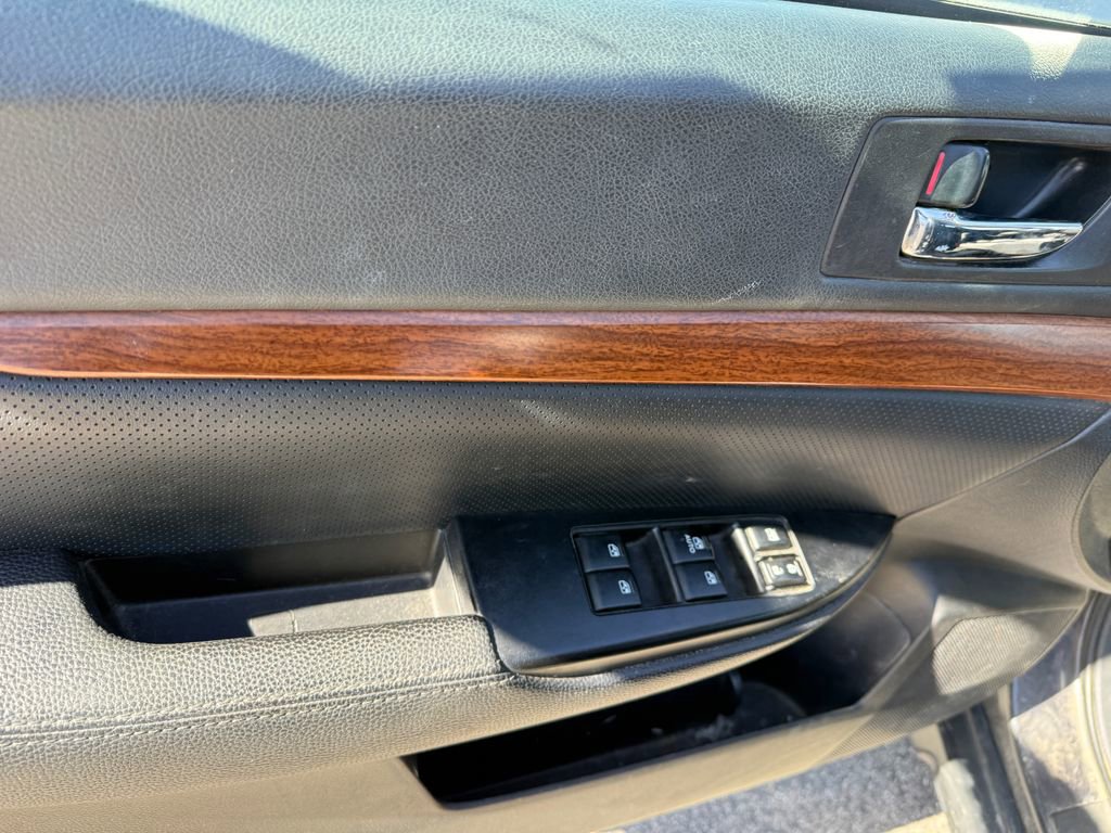 Used 2013 Subaru Outback 2.5i Limited AWD/4WD image 17