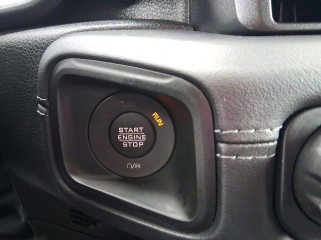 Used 2025 Jeep Wrangler Unlimited Sahara w/ Safety Group AWD/4WD image 26
