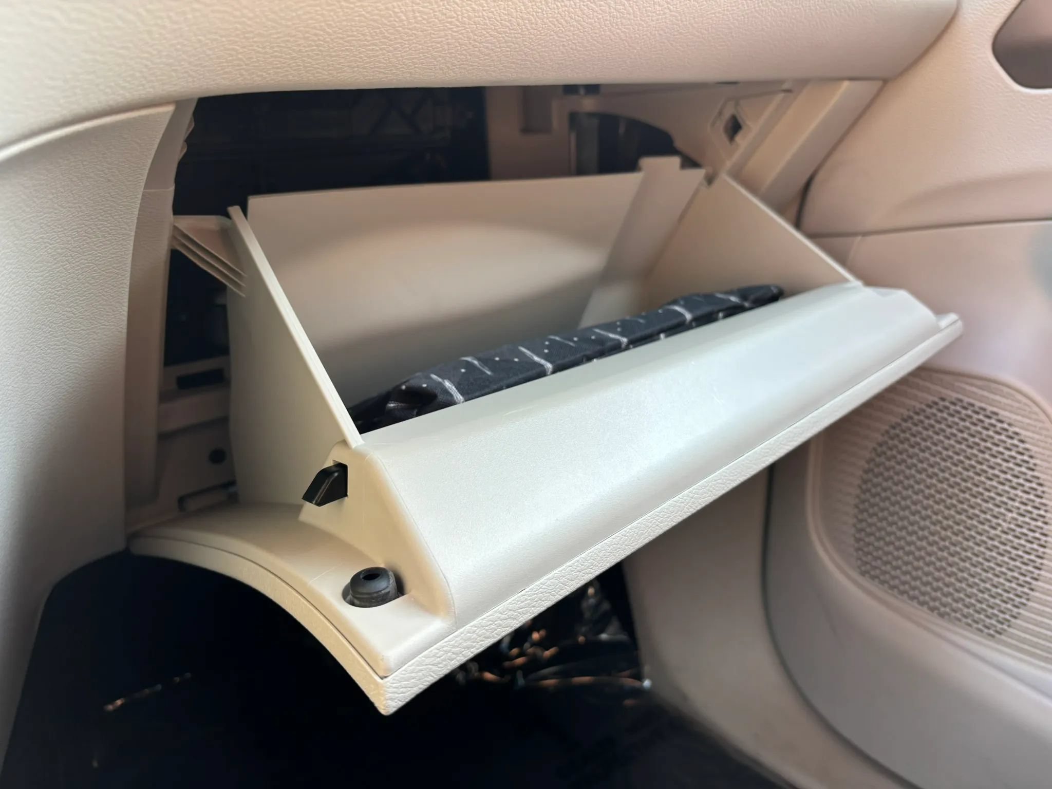 Used 2021 Chrysler Voyager L FWD image 40
