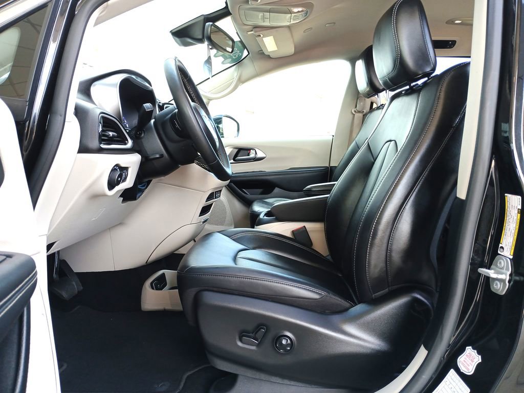 Used 2024 Chrysler Pacifica Touring-L image 20