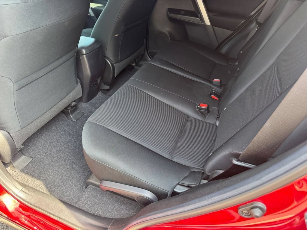 Used 2018 Toyota RAV4 LE AWD/4WD image 9