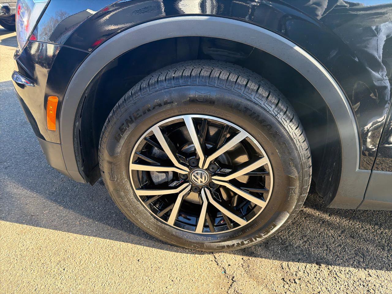 Used 2021 Volkswagen Tiguan SE w/ Panoramic Sunroof Package AWD/4WD image 14