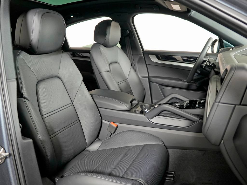 Certified 2026 Porsche Cayenne Coupe AWD/4WD image 39