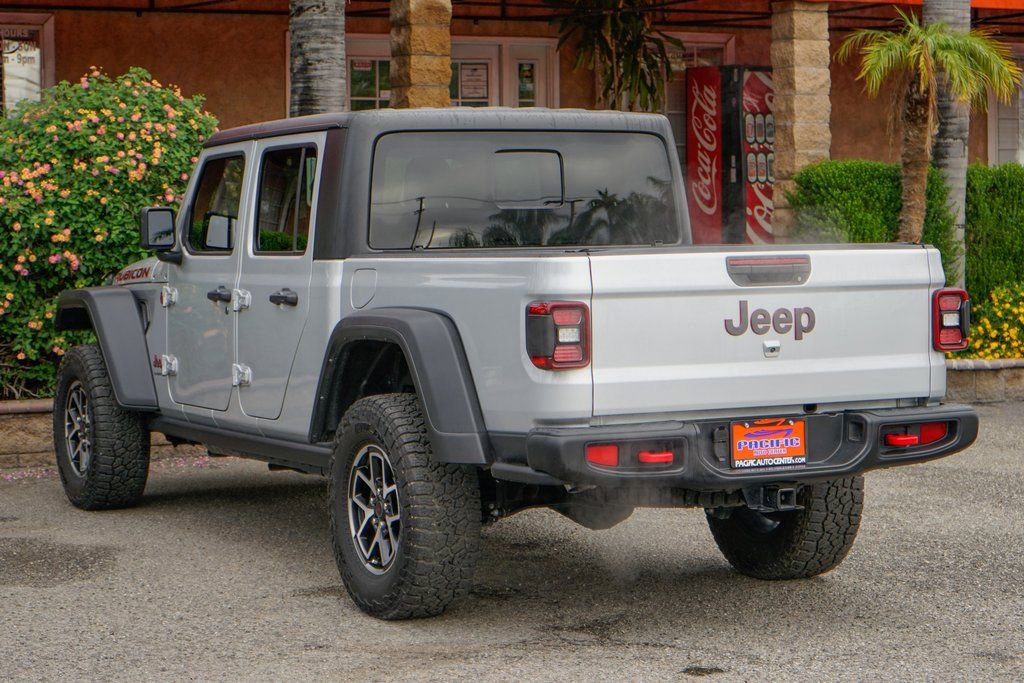 Used 2024 Jeep Gladiator Rubicon w/ Convenience Group AWD/4WD image 6