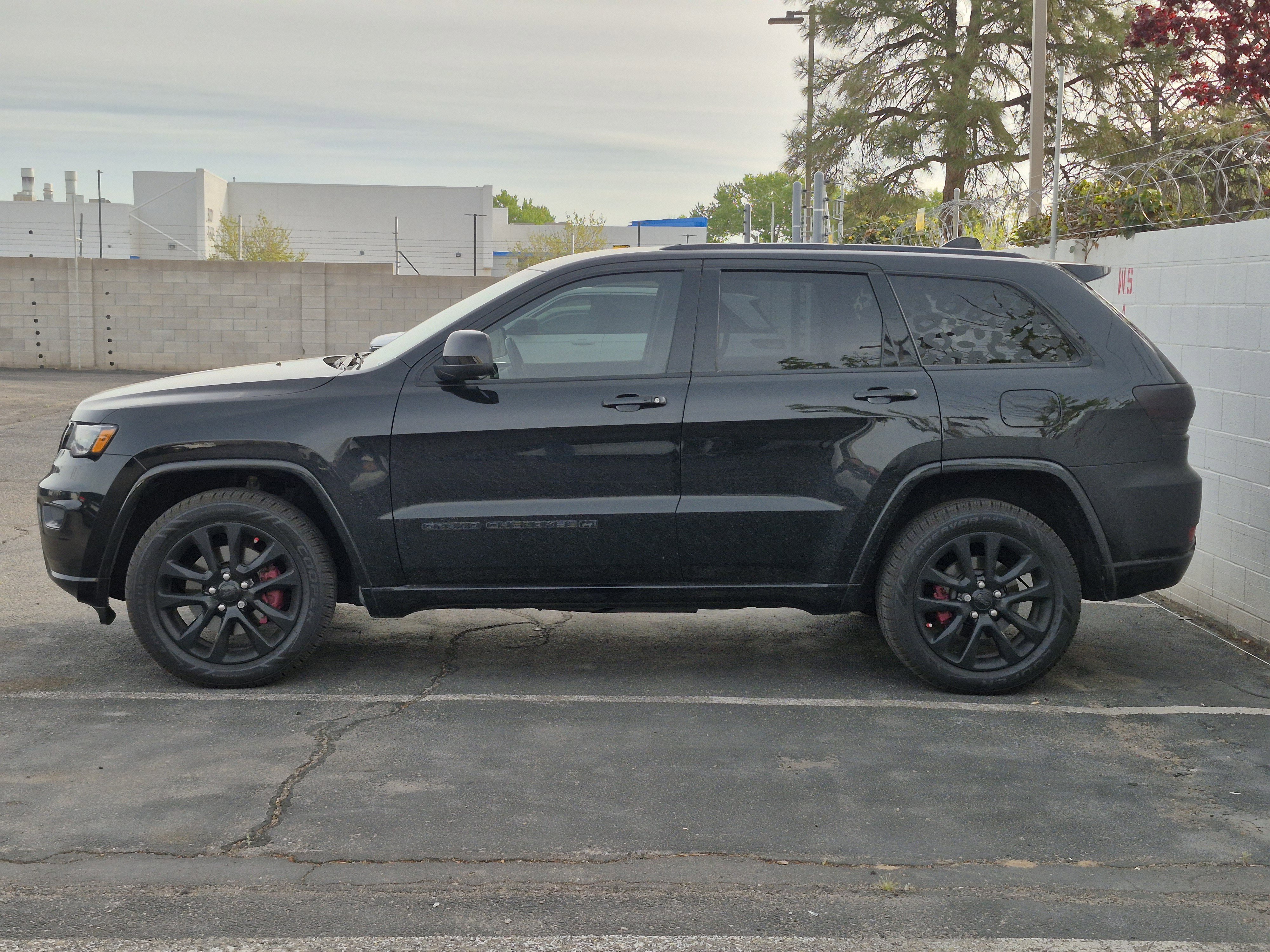 Used 2022 Jeep Grand Cherokee Laredo X image 28