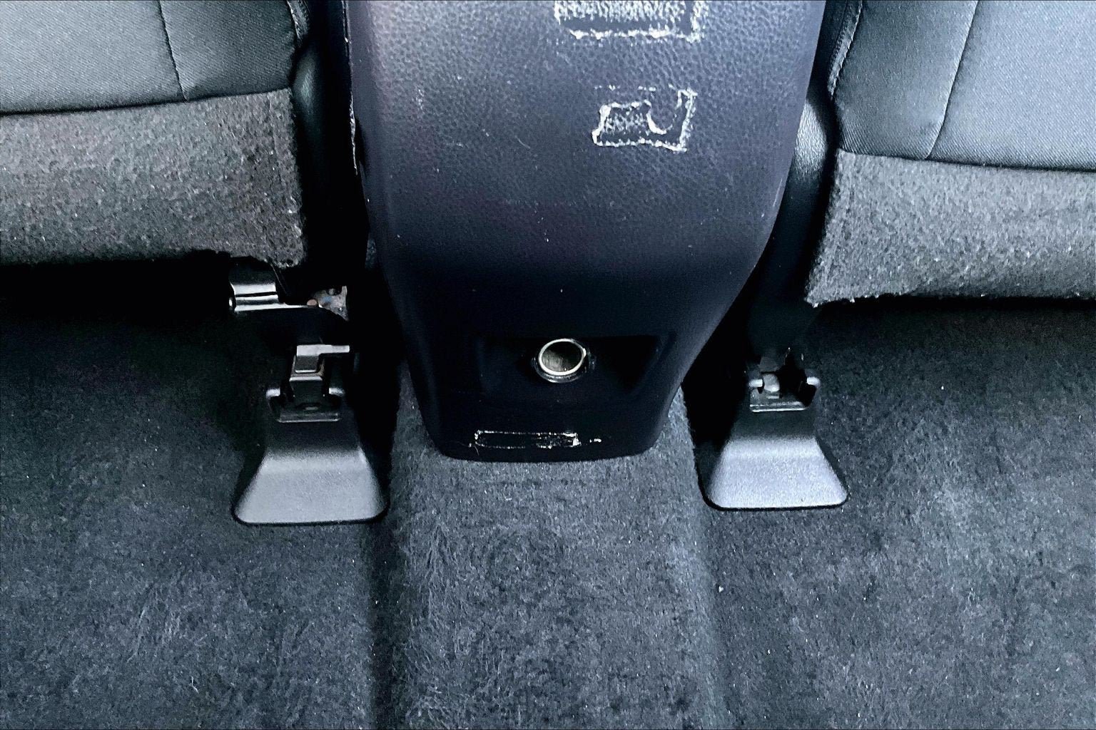 Used 2017 Toyota RAV4 XLE AWD/4WD image 32