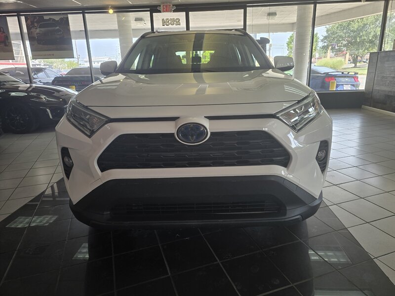Used 2020 Toyota RAV4 XLE w/ Convenience Package AWD/4WD image 2