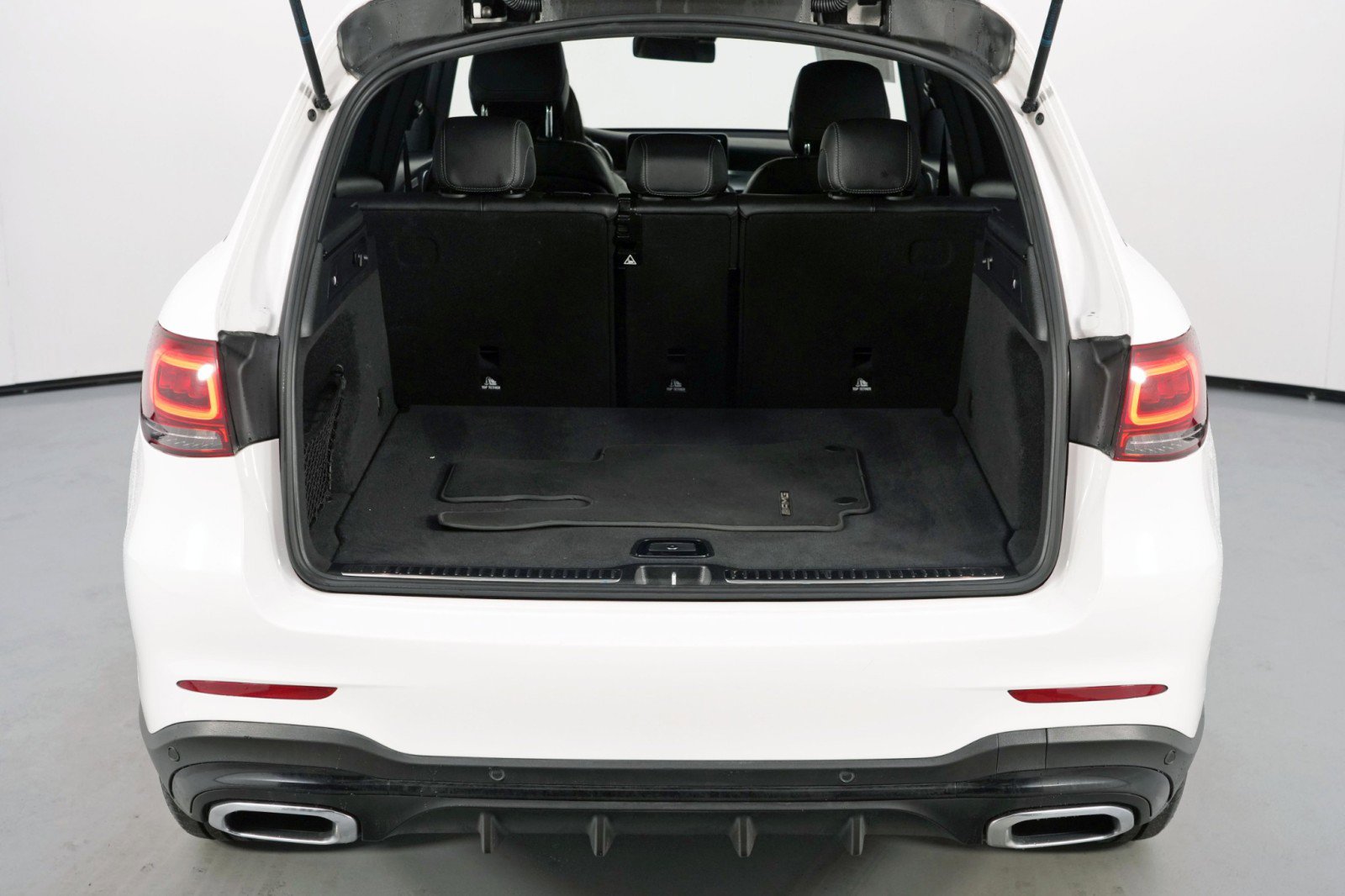 Used 2022 Mercedes-Benz GLC 300 4MATIC w/ AMG Line image 9