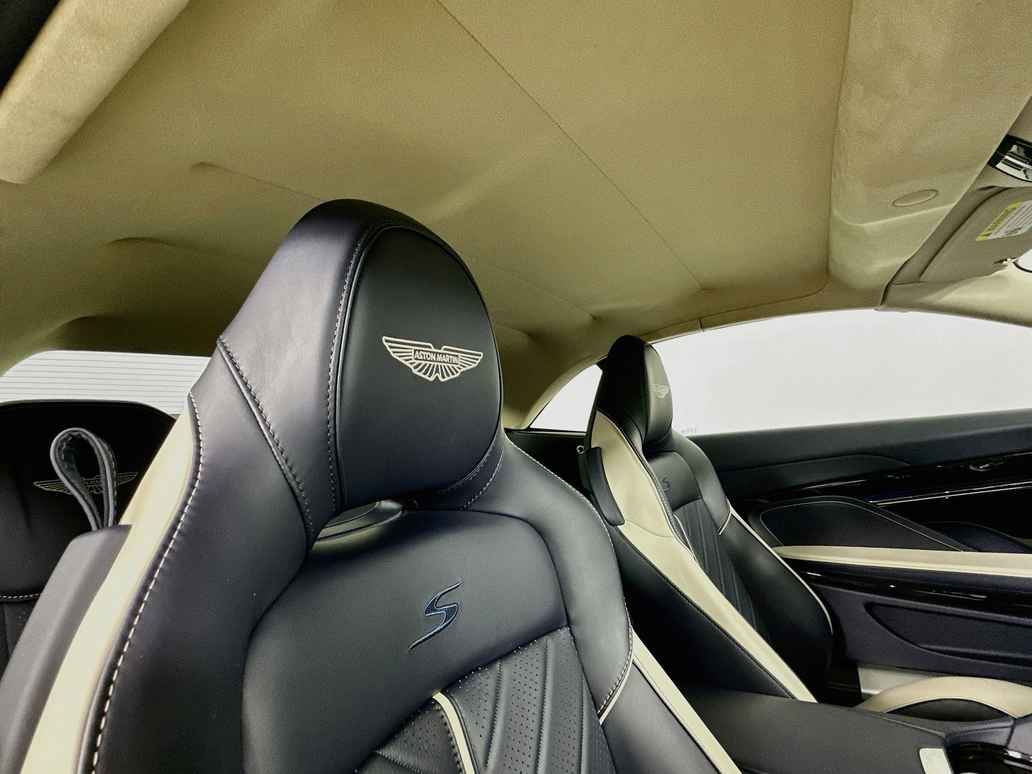 Used 2026 Aston Martin DB12 Convertible RWD image 24