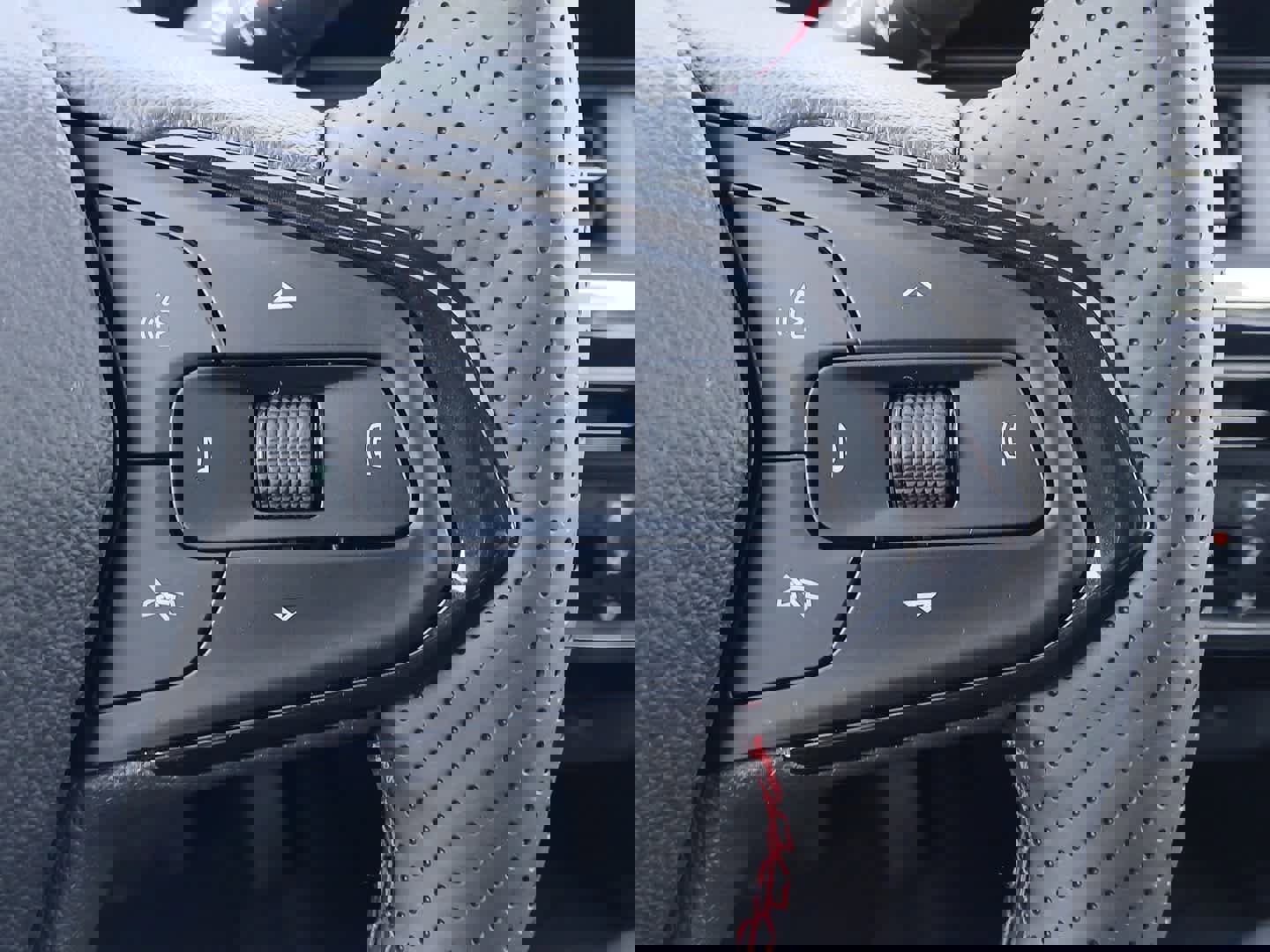 New 2026 Chevrolet Trax RS w/ Sunroof Package image 27