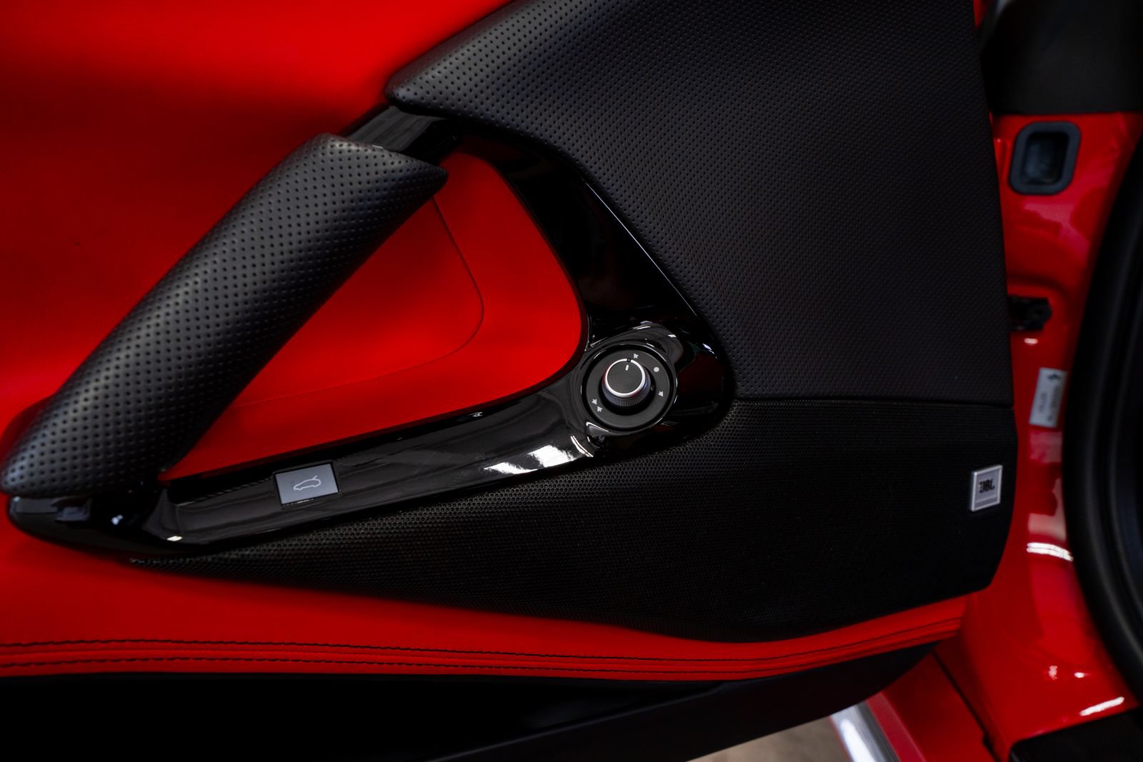 Used 2020 Ferrari 812 Superfast RWD image 76