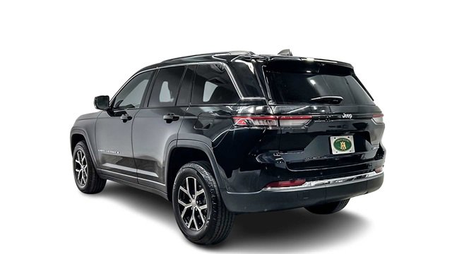 Used 2023 Jeep Grand Cherokee Limited w/ Luxury Tech Group II image 3