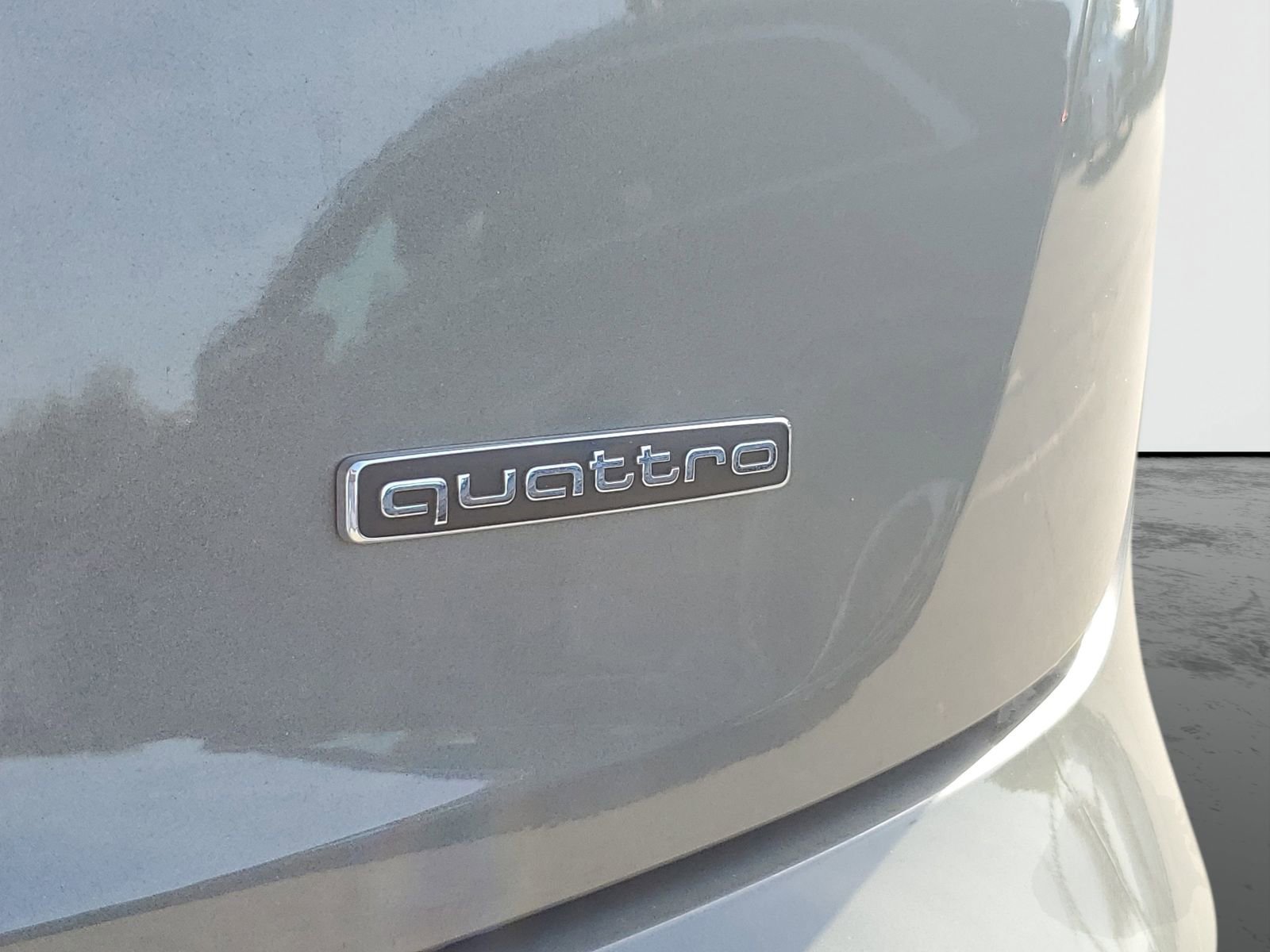 Used 2023 Audi Q5 e Premium w/ Convenience Package image 6