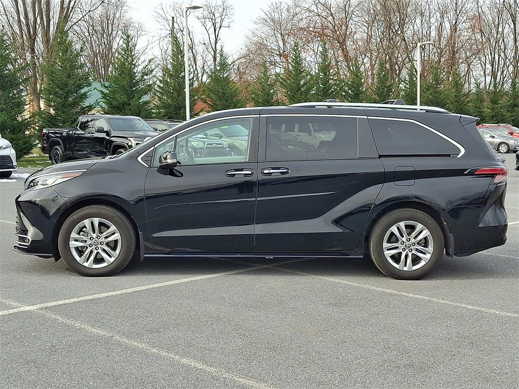 Certified 2024 Toyota Sienna Limited image 7