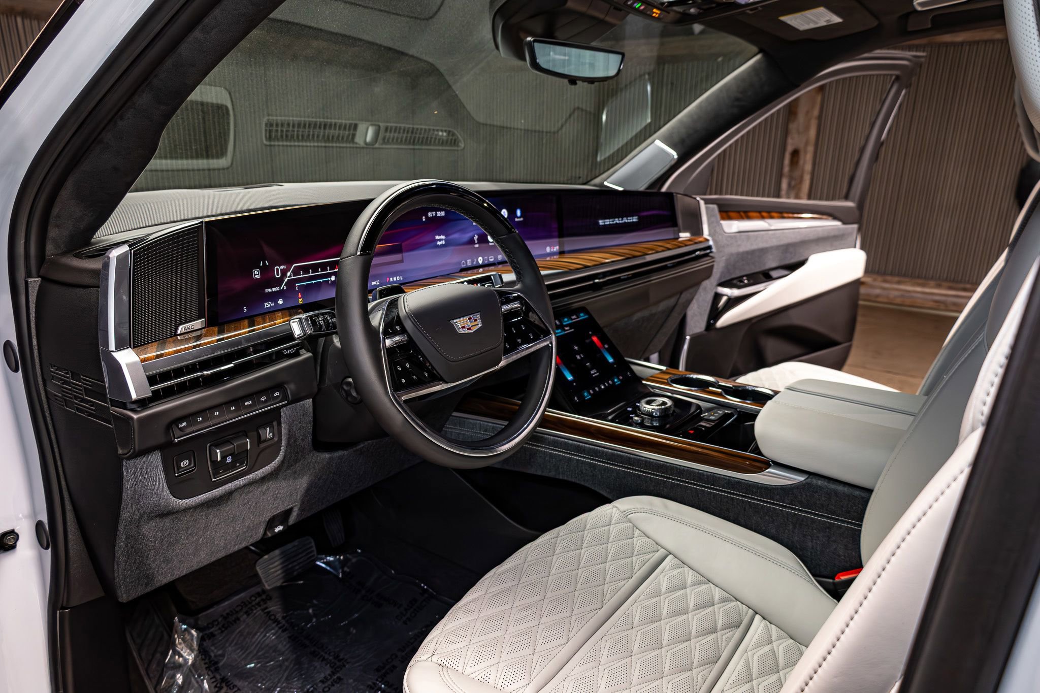 Used 2026 Cadillac Escalade ESV Platinum Sport w/ LPO, ONYX Package AWD/4WD image 13