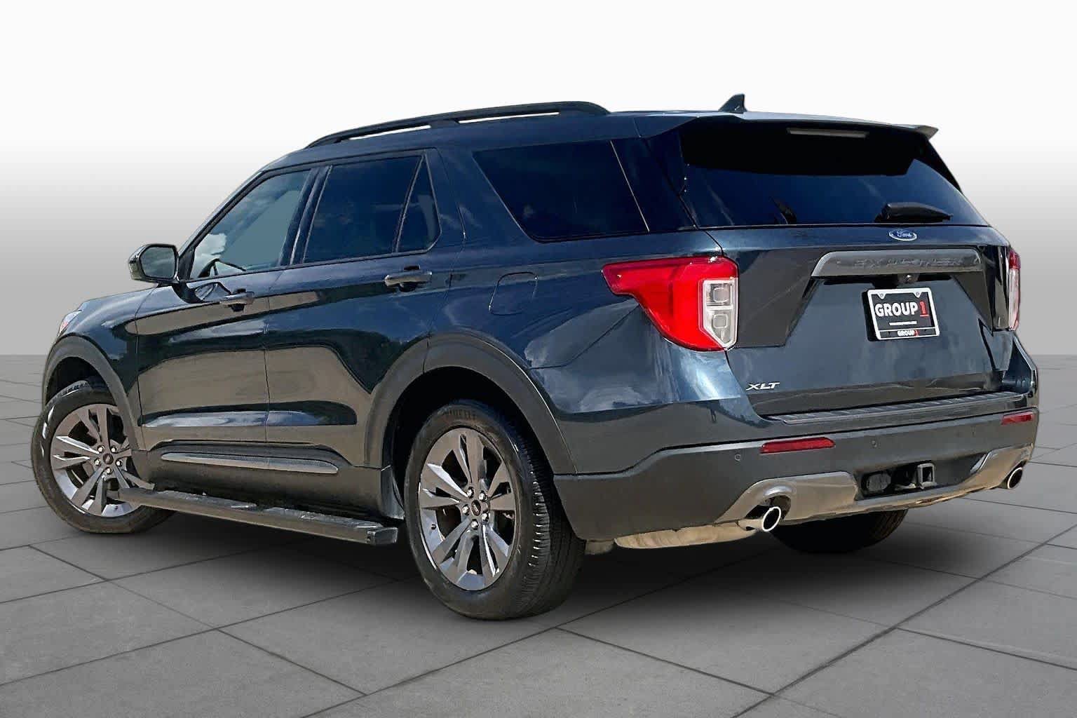 Used 2022 Ford Explorer XLT w/ Equipment Group 202A RWD image 12