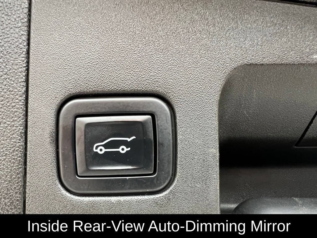 Used 2022 Cadillac XT5 Premium Luxury w/ LPO, Floor Liner Package AWD/4WD image 17