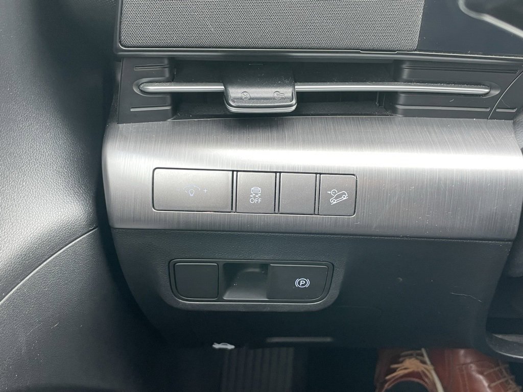 Used 2024 Hyundai Kona SEL image 45