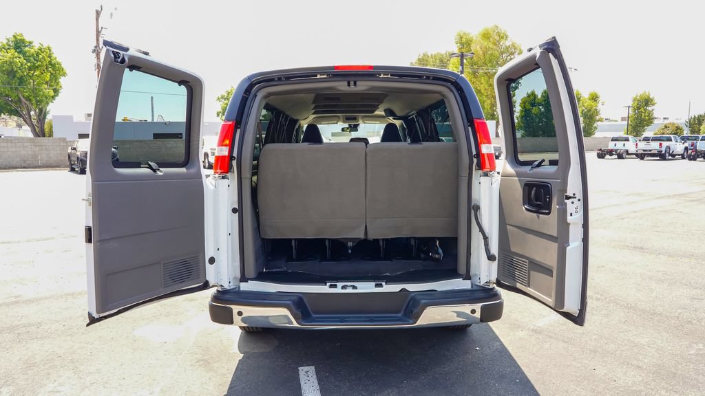 Used 2025 Chevrolet Express 3500 LT w/ LT Preferred Equipment Group RWD image 12