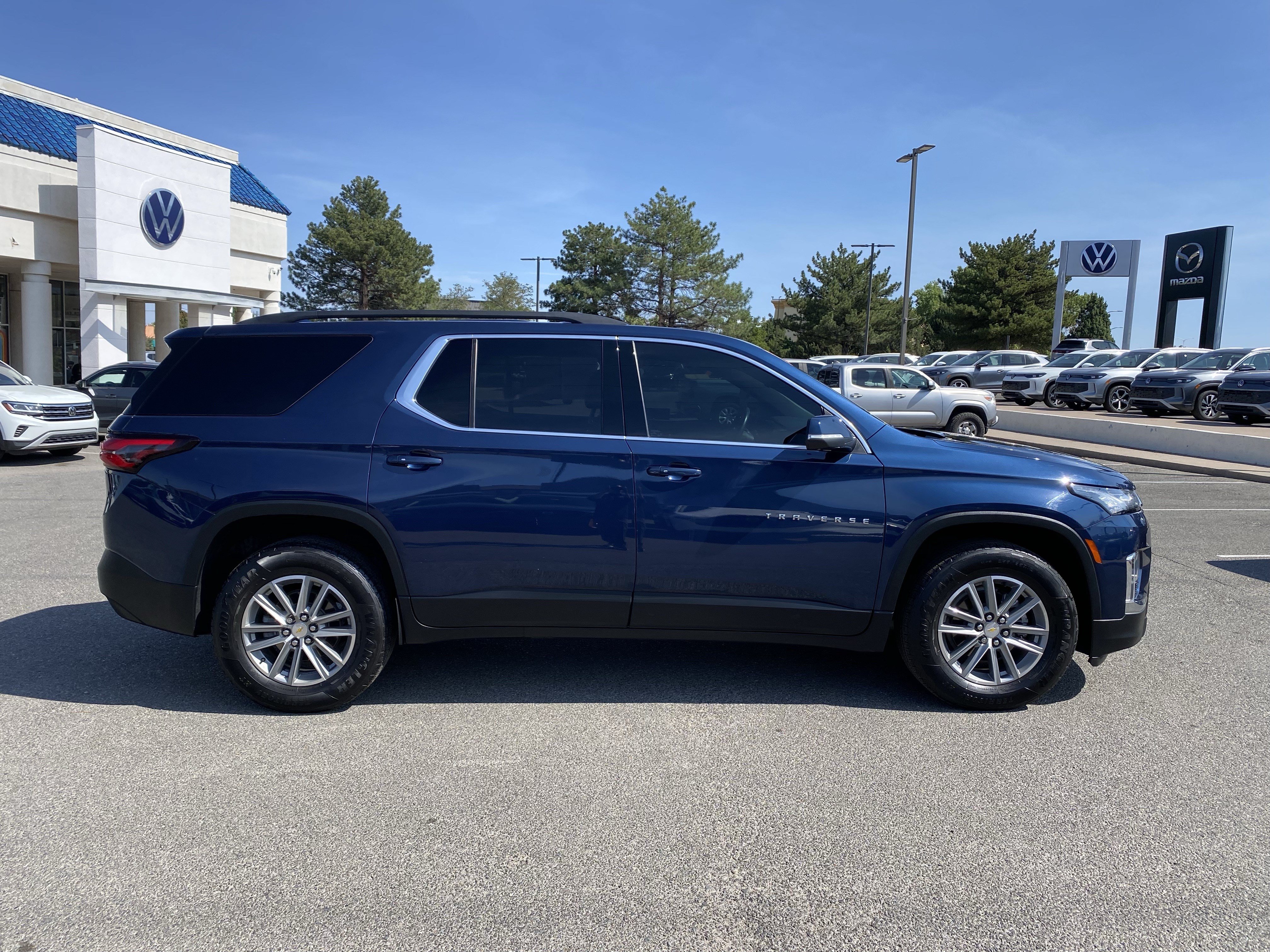 Used 2022 Chevrolet Traverse LT FWD image 58