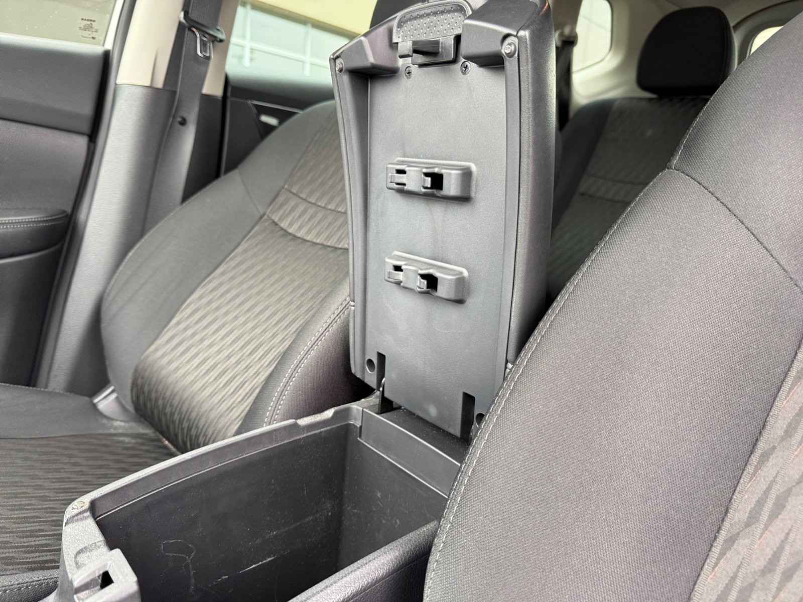 Used 2019 Nissan Rogue S image 15