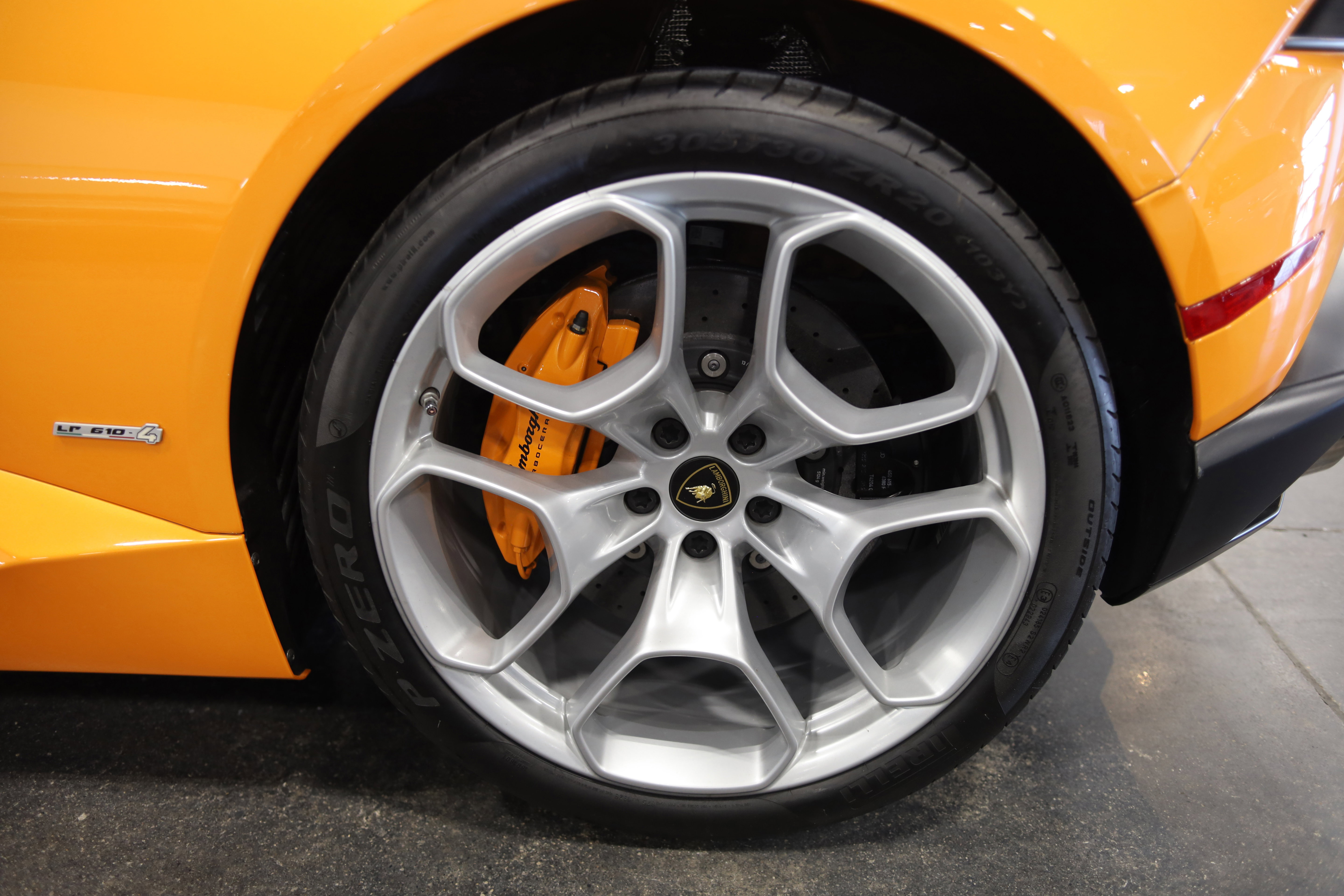 Used 2016 Lamborghini Huracan LP 610-4 image 11