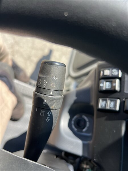 Used 2023 Isuzu NPR RWD image 19