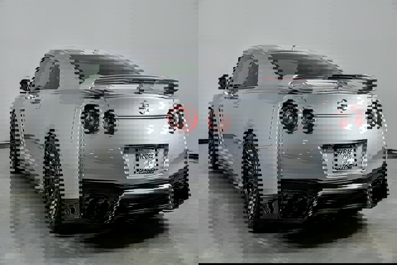 Used 2020 Nissan GT-R Premium image 10