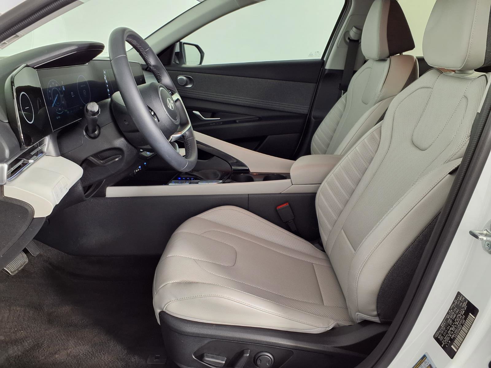 Certified 2024 Hyundai Elantra Limited image 17