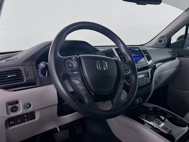 Used 2017 Honda Pilot Touring image 11