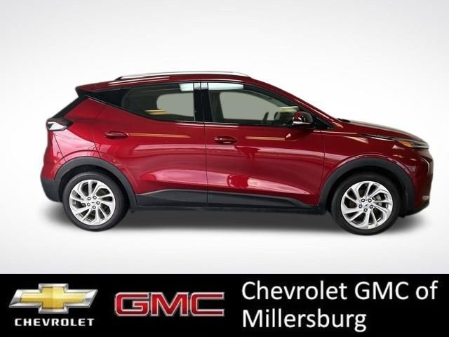 Used 2022 Chevrolet Bolt EUV LT w/ Comfort Package FWD image 2