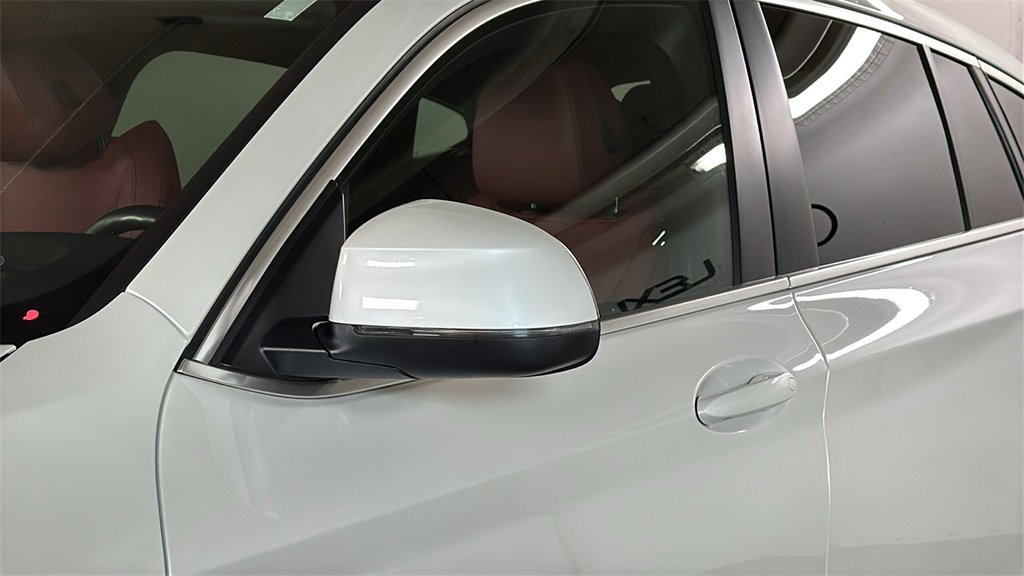 Used 2023 BMW X4 xDrive30i w/ Convenience Package image 5